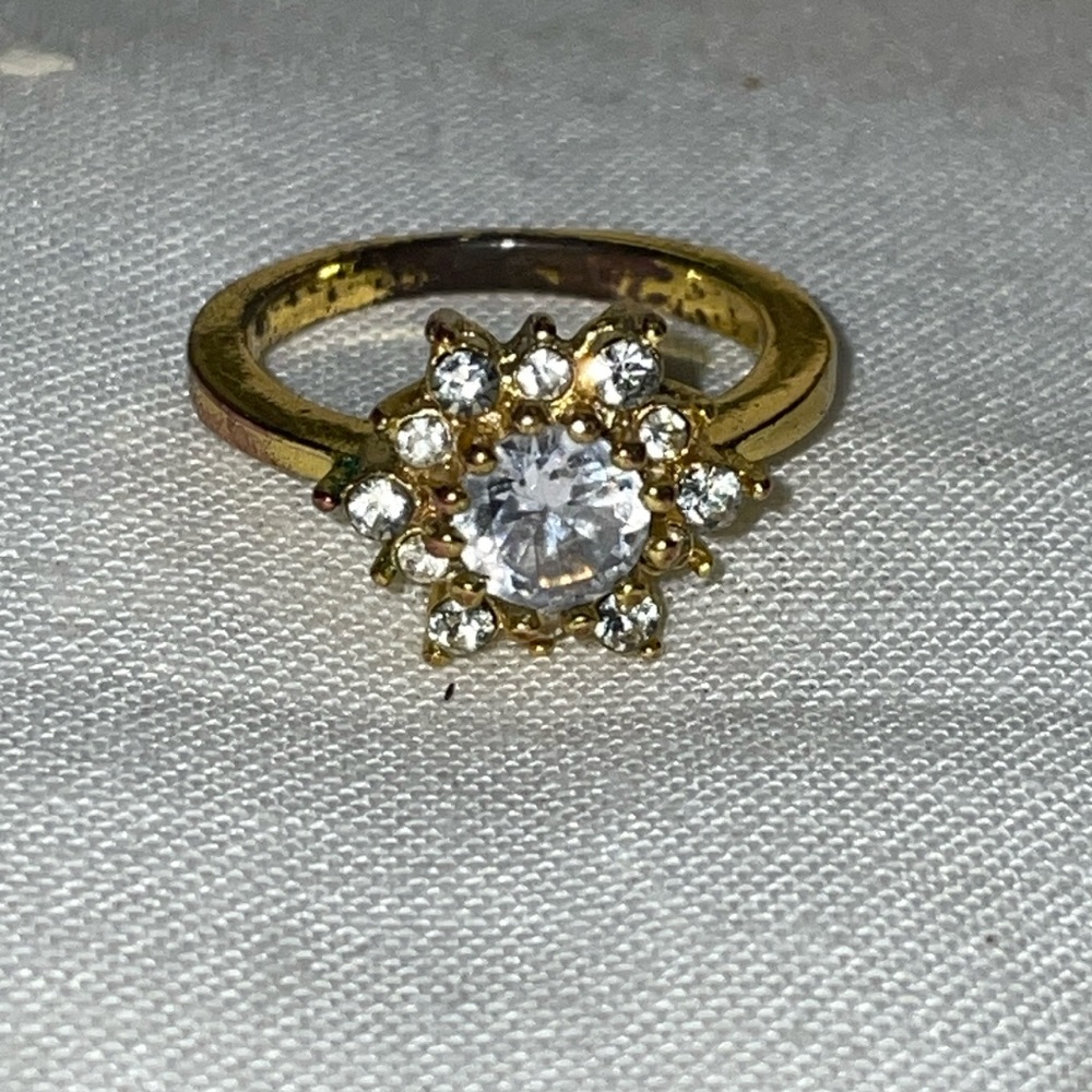 REDUCED Size 8  Gold tone round rhinestone costume ring